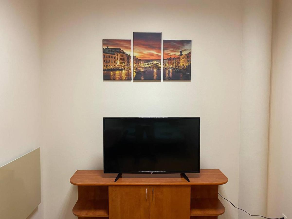 Si-Yo Hostel Uzhhorod Luaran gambar