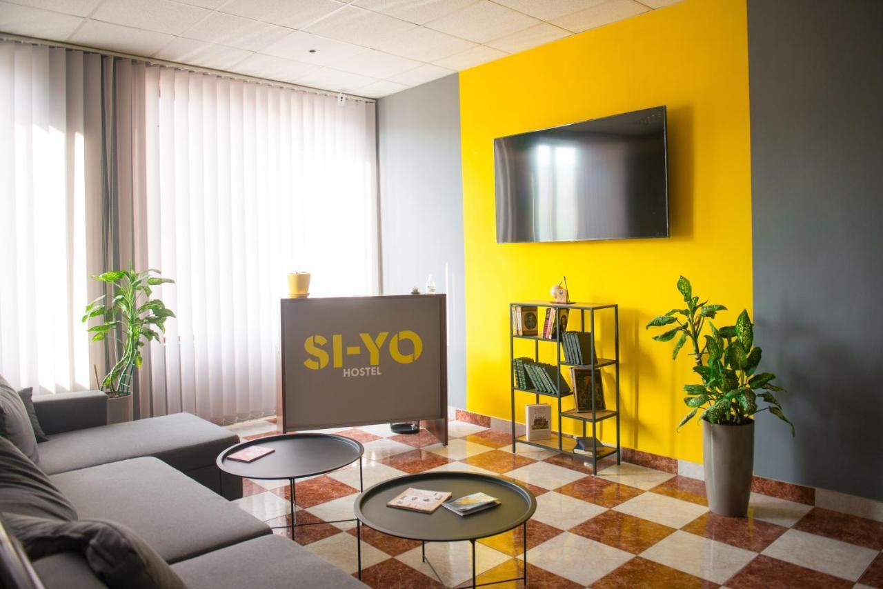 Si-Yo Hostel Uzhhorod Luaran gambar