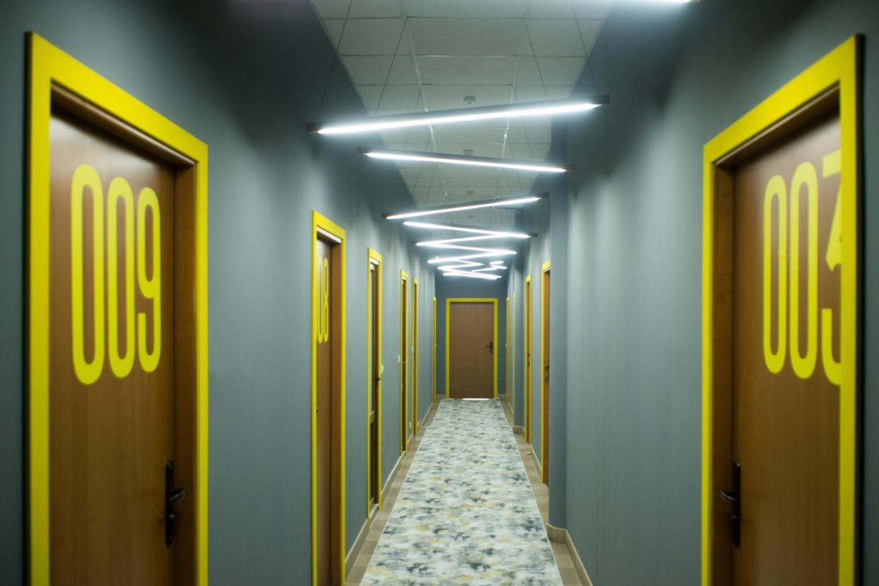 Si-Yo Hostel Uzhhorod Luaran gambar