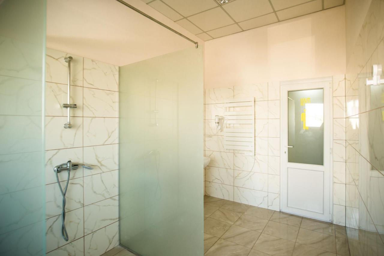Si-Yo Hostel Uzhhorod Luaran gambar