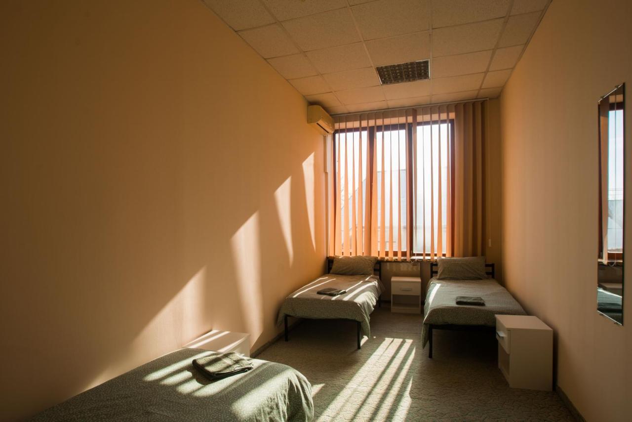 Si-Yo Hostel Uzhhorod Luaran gambar